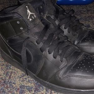 jordan 1 mid all black